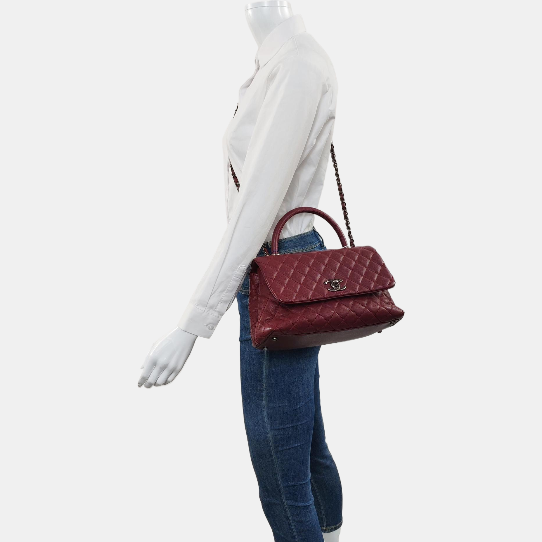 Coco Handle mediana de piel de becerro granulada acolchada burdeos