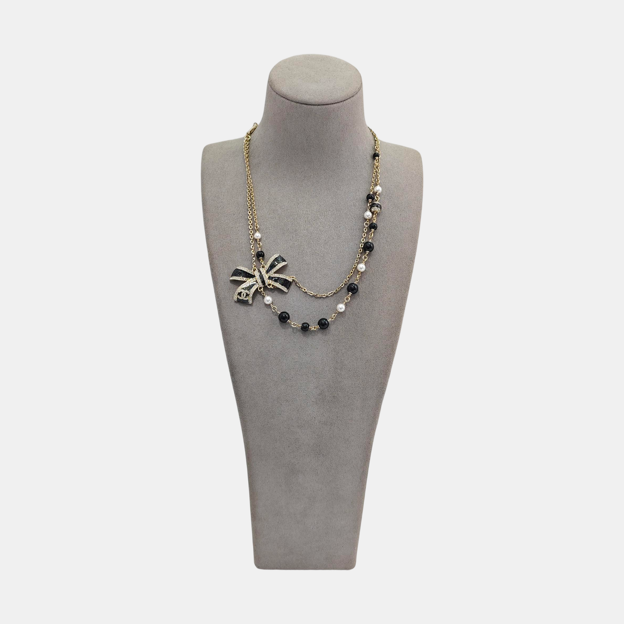 Authenticated pre-owned  Gold Tone Metal Faux Pearl Gold Necklace - Necklace at Looply