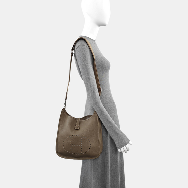 Evelyne 29 Clemence Gray