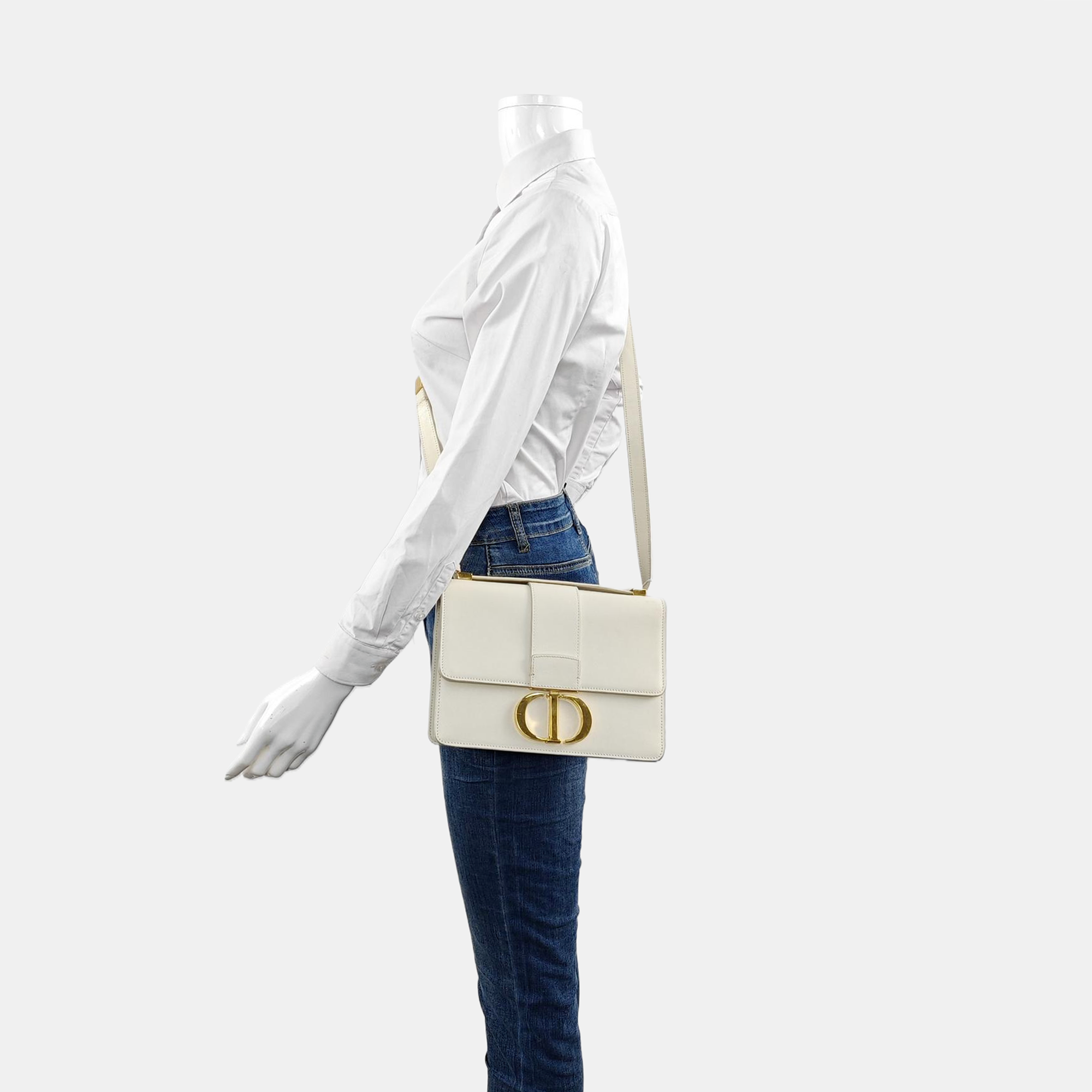 Authenticated pre-owned  30 Montaigne Calfskin White - Shoulder Bag at Looply