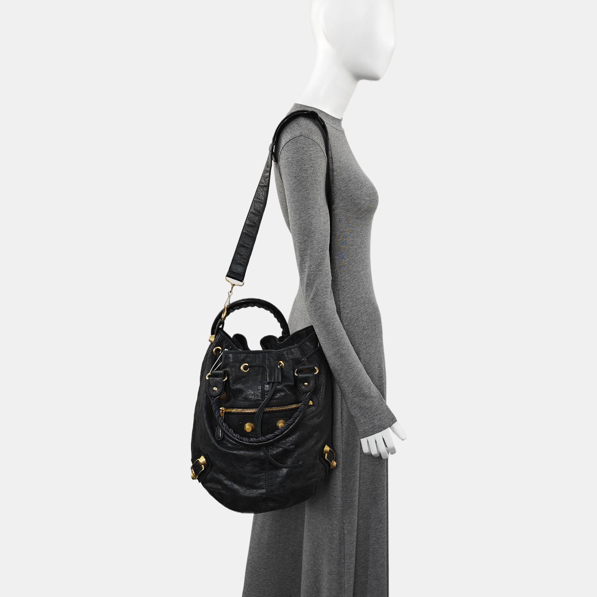 Pompon Bag Calfskin Black
