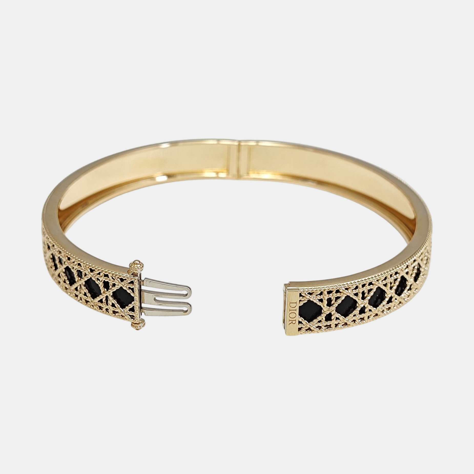 18k Gold Bangle