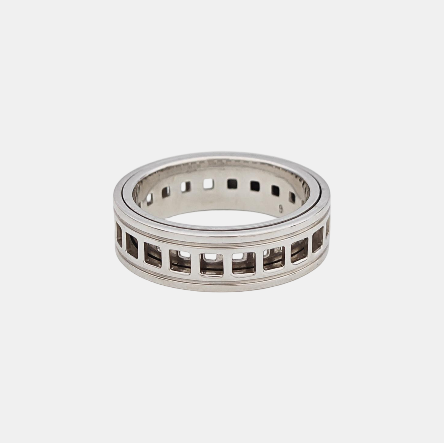 18k White Gold Silver Ring EU 49