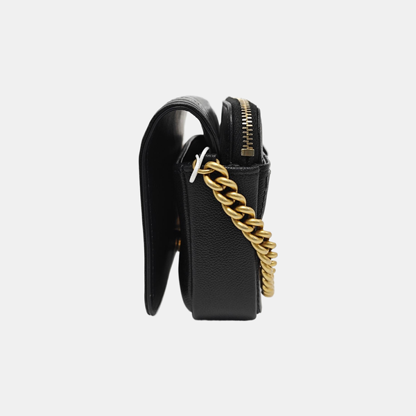 BOY CHANEL Piel de becerro graneada acolchada negra
