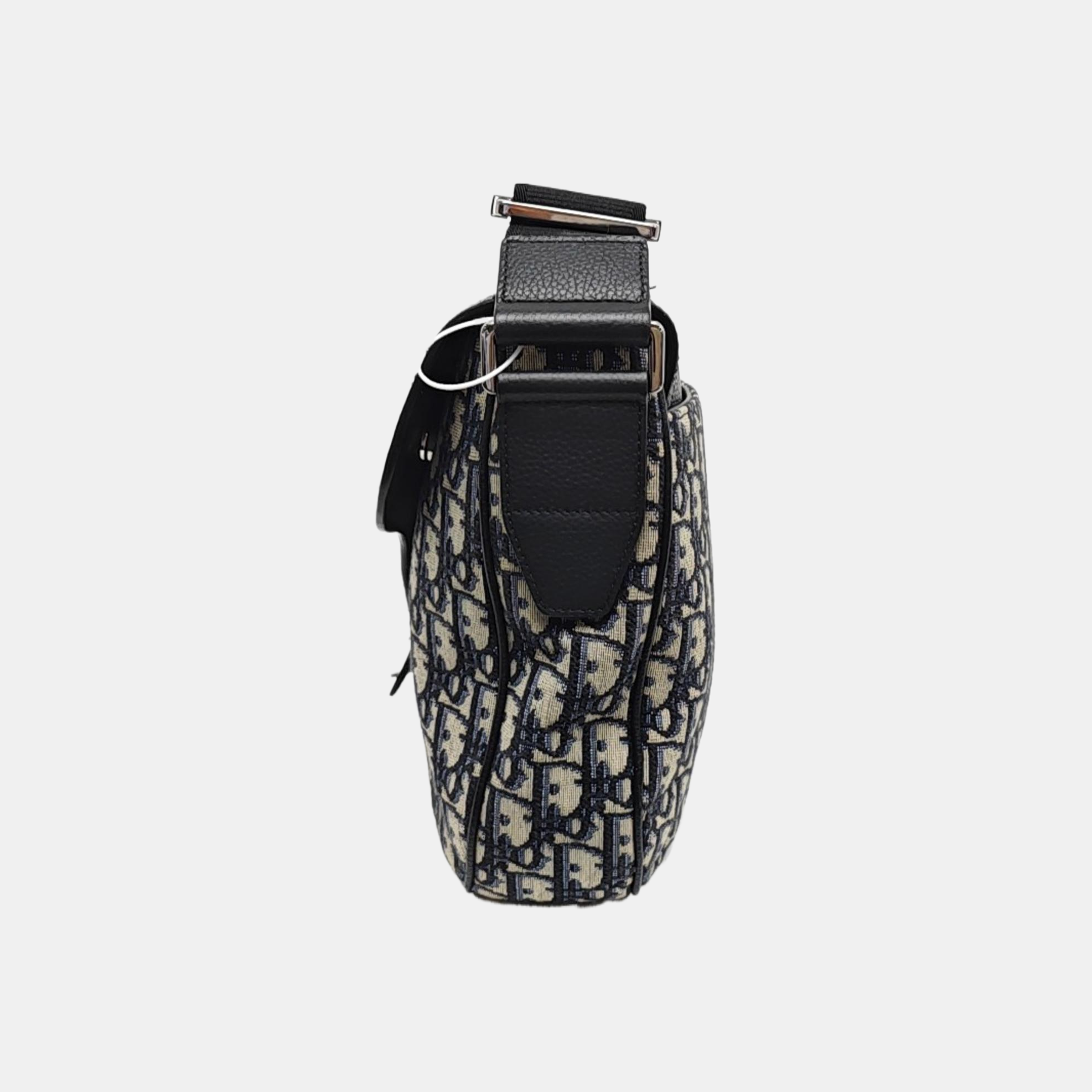 Saddle Canvas Black