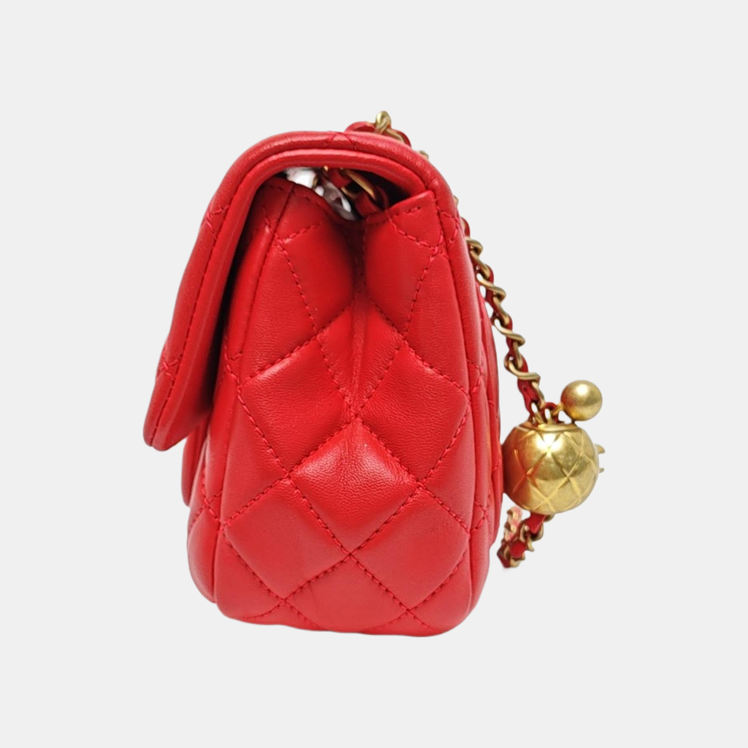 Authenticated pre-owned  CLASSIC FLAP Quilted Lambskin Red - Shoulder Bag at Looply