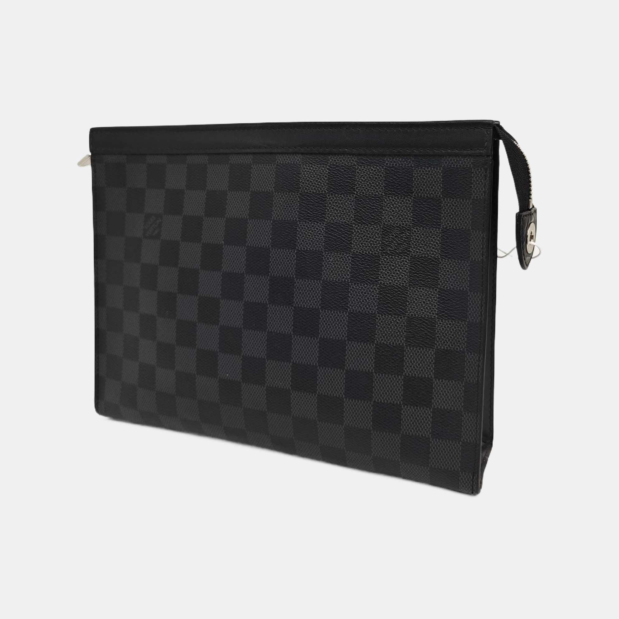 Pochette Voyag MM Damier Graphite Coated Canvas Gray