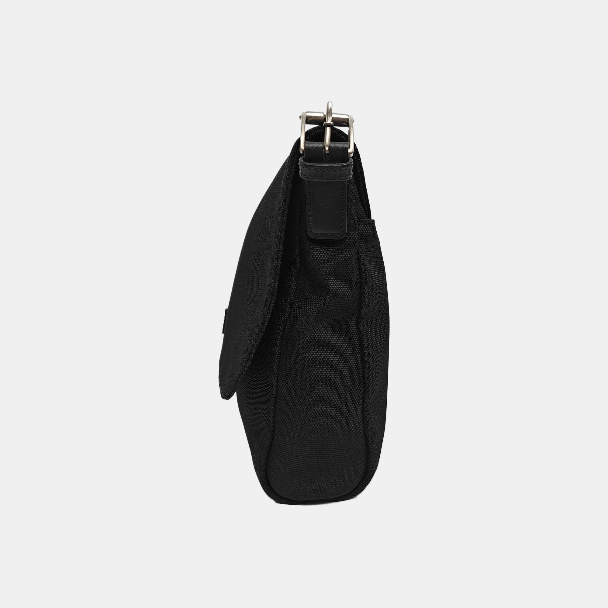 Authenticated pre-owned  Messenger Fabric Black - Shoulder Bag at Looply