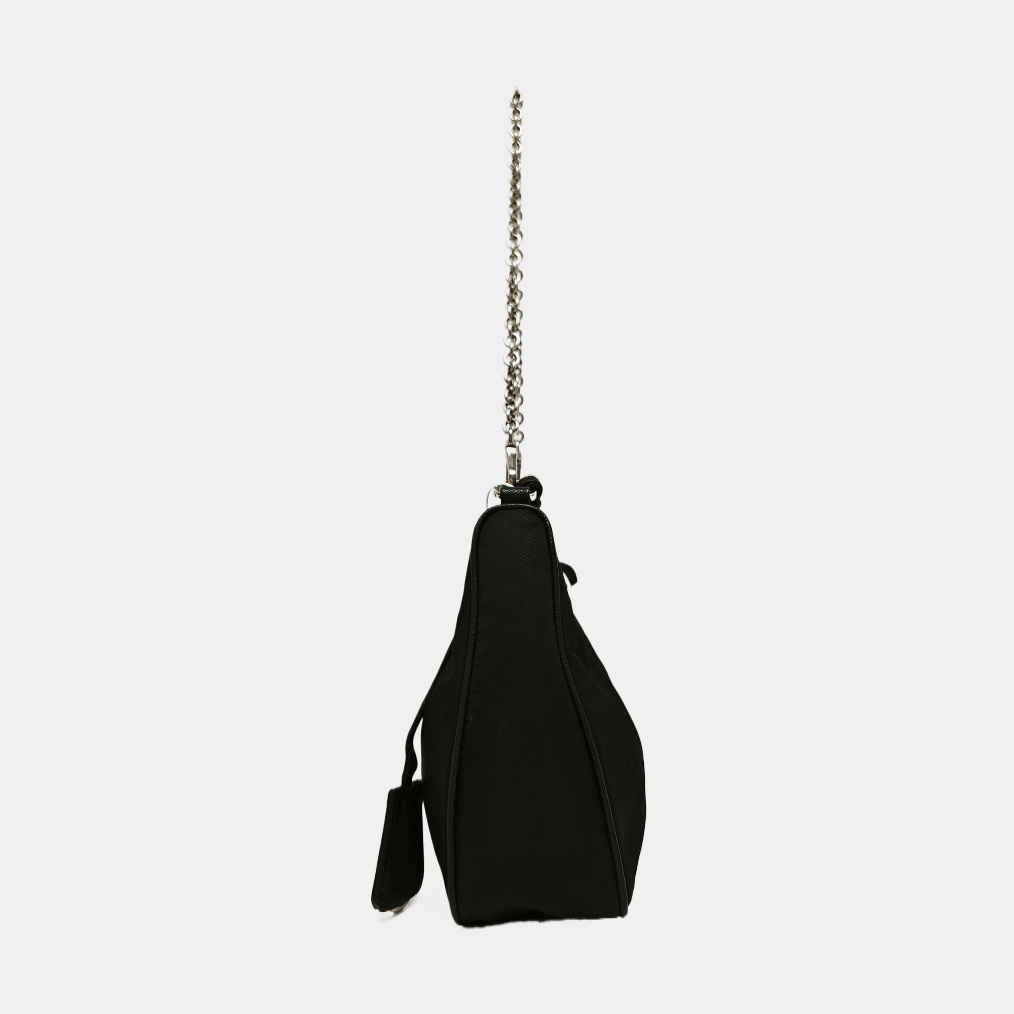 Authenticated pre-owned  Re-Edition2005 Nylon Black - Shoulder Bag at Looply