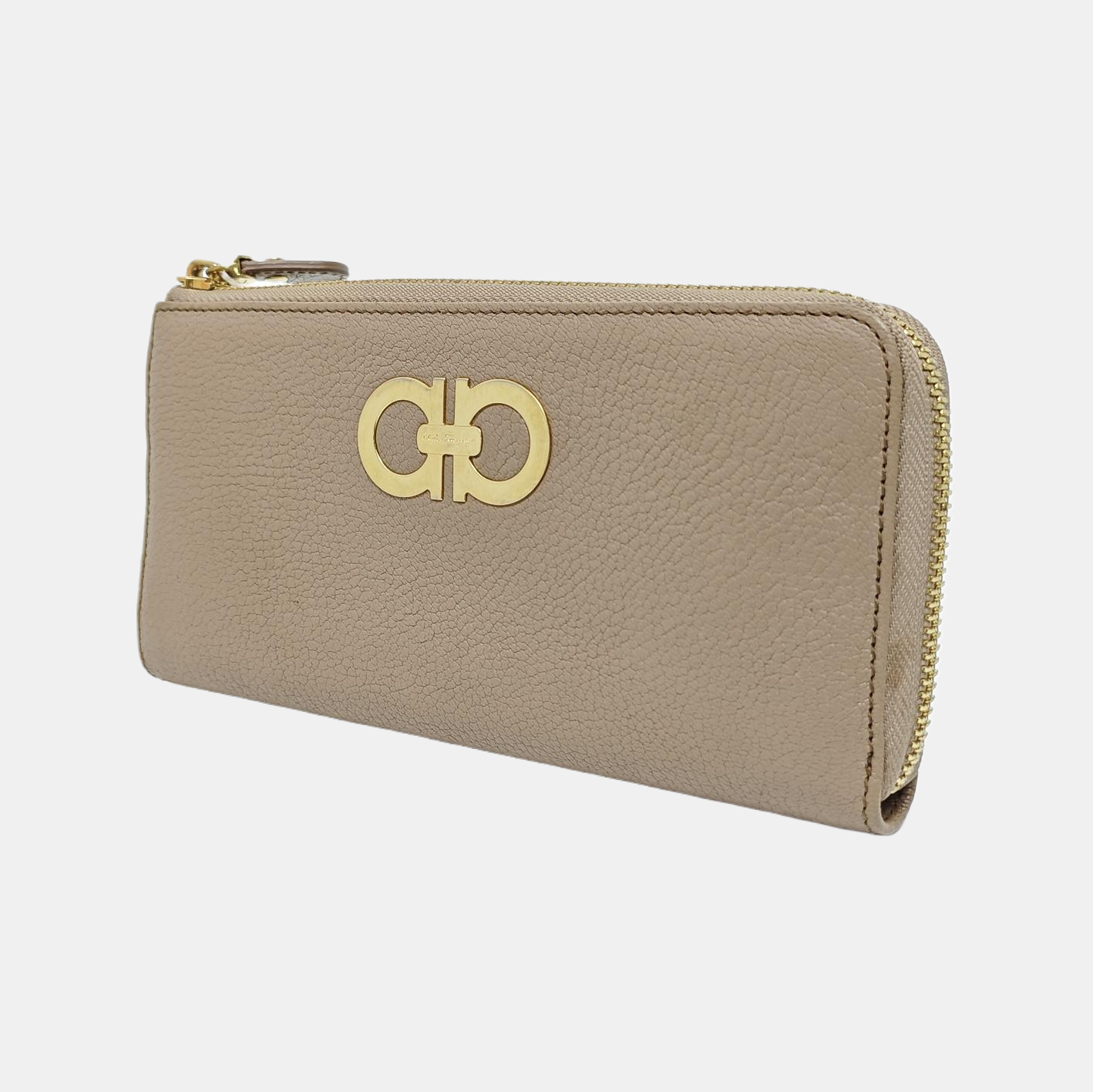 Authenticated pre-owned  Gancini Calfskin Grey - Clutch at Looply