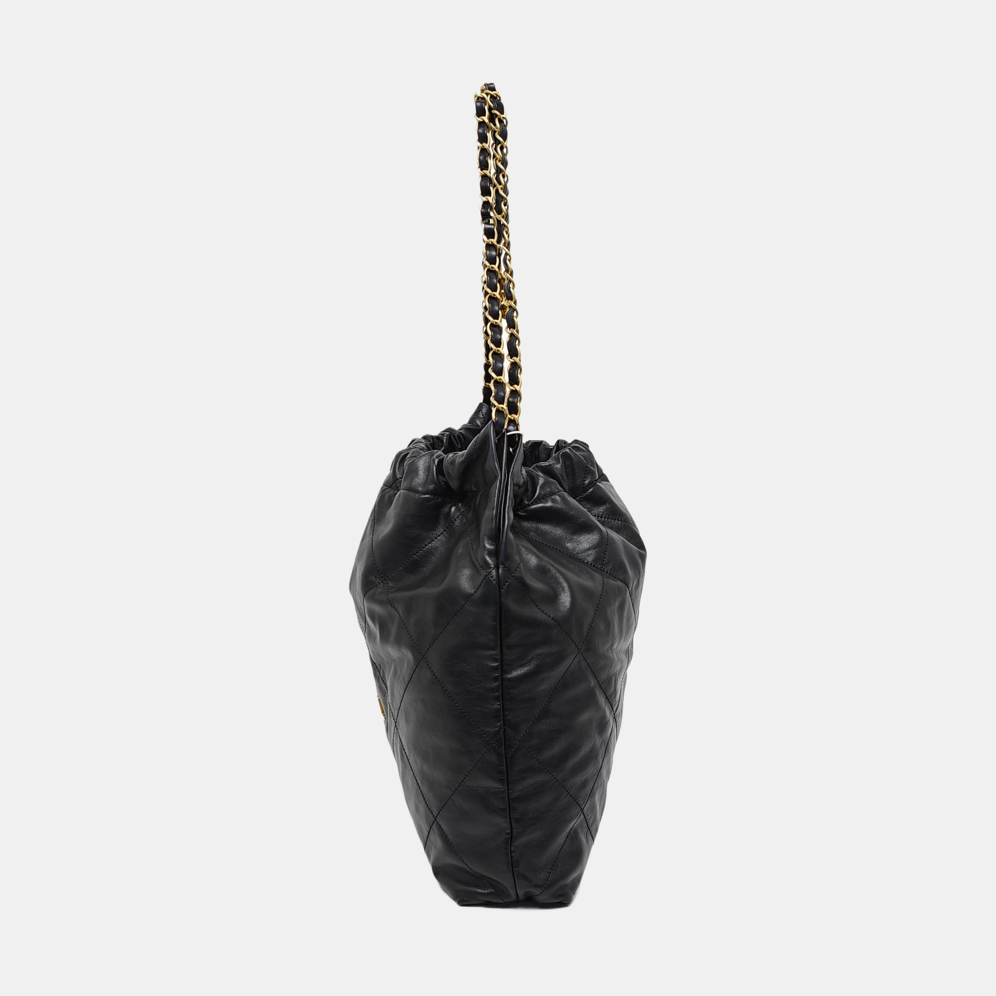 CHANEL 22 Medium Quilted Calfskin Black
