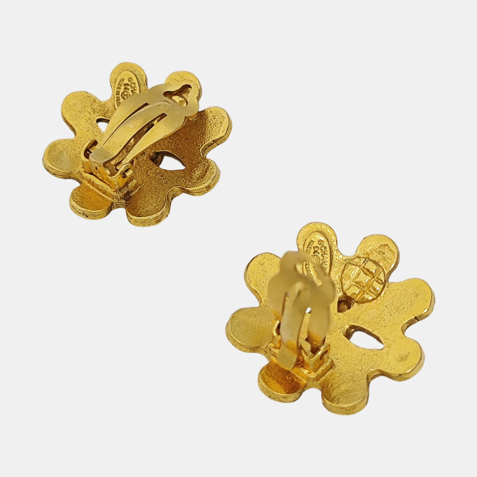 Vintage Metal Gold Clip On Earrings