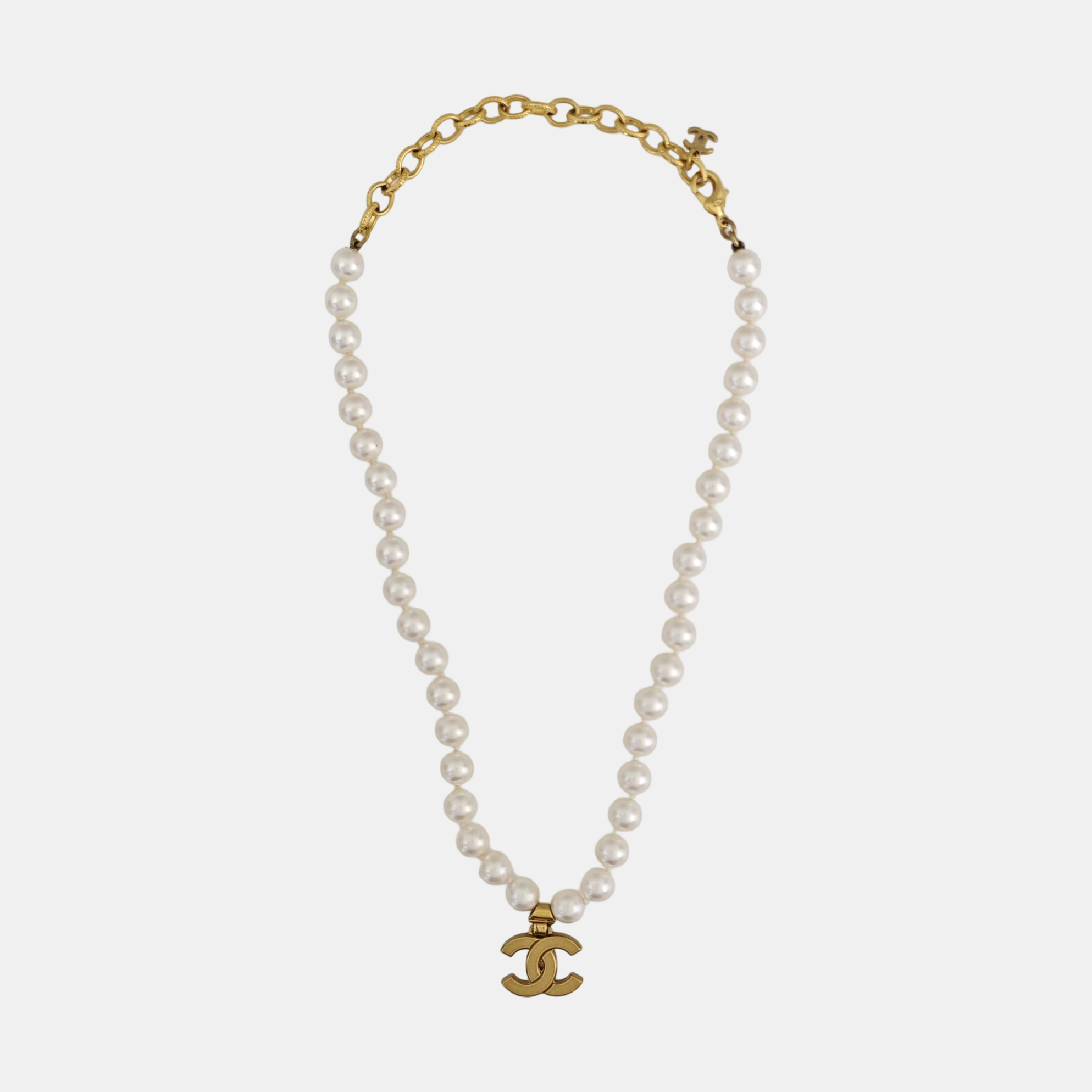 Faux Pearl White Necklace