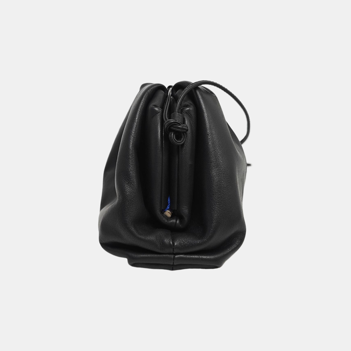 The Pouch Mini Piel de Becerro Negra
