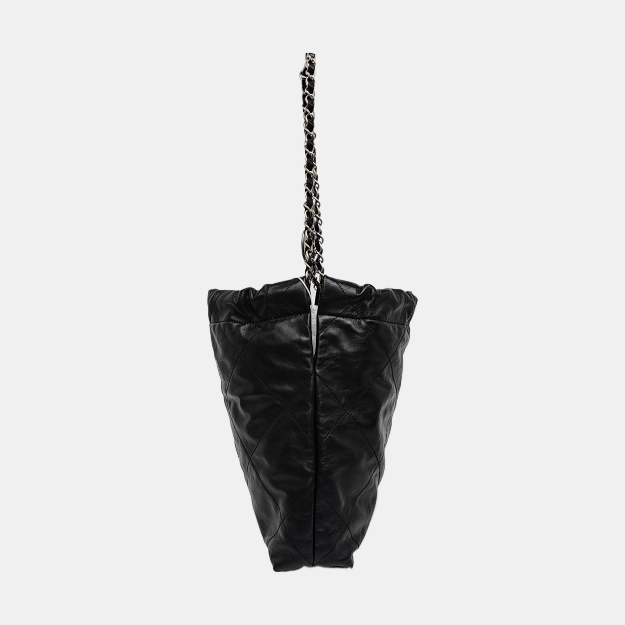 CHANEL 22 Small Quilted Calfskin Black