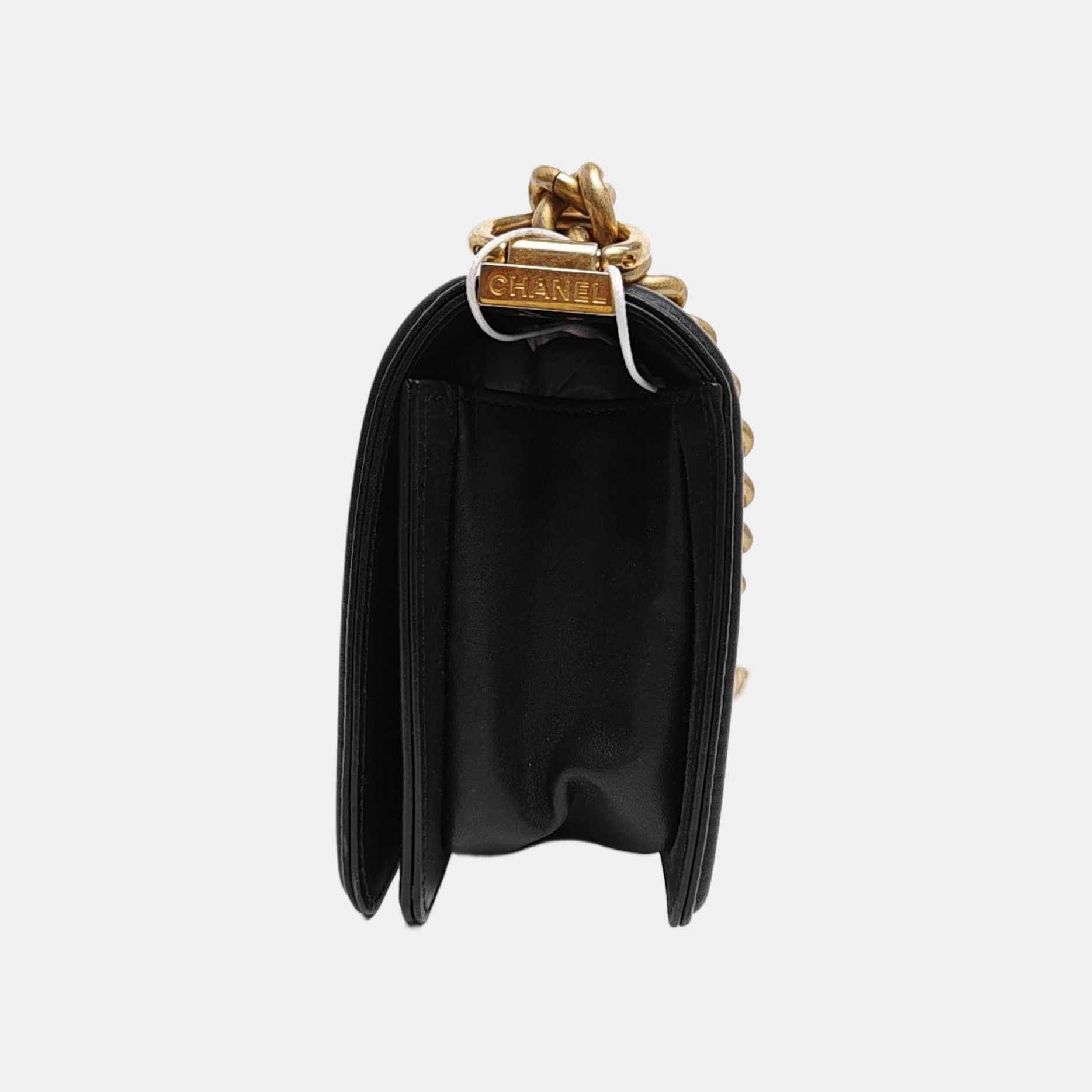 BOY CHANEL Piel de becerro Negro