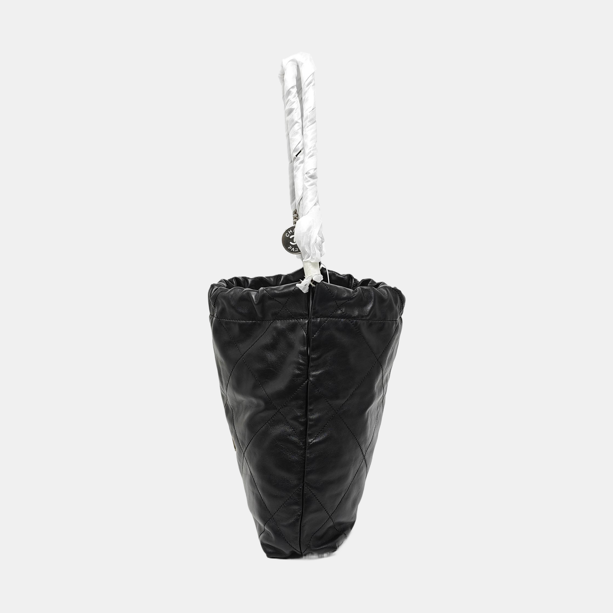 CHANEL 22 Small Quilted Calfskin Black