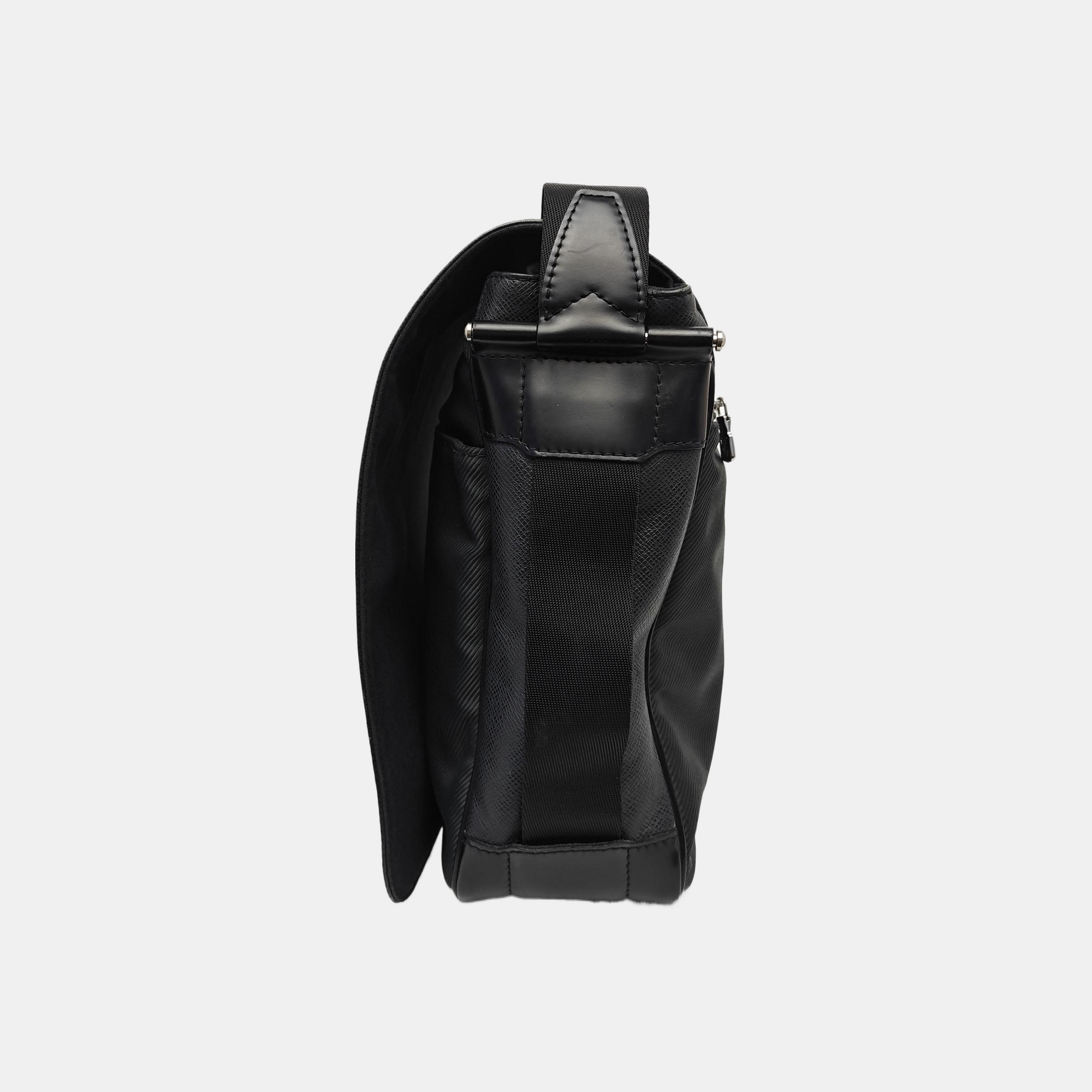 VIKTOR Calfskin Black