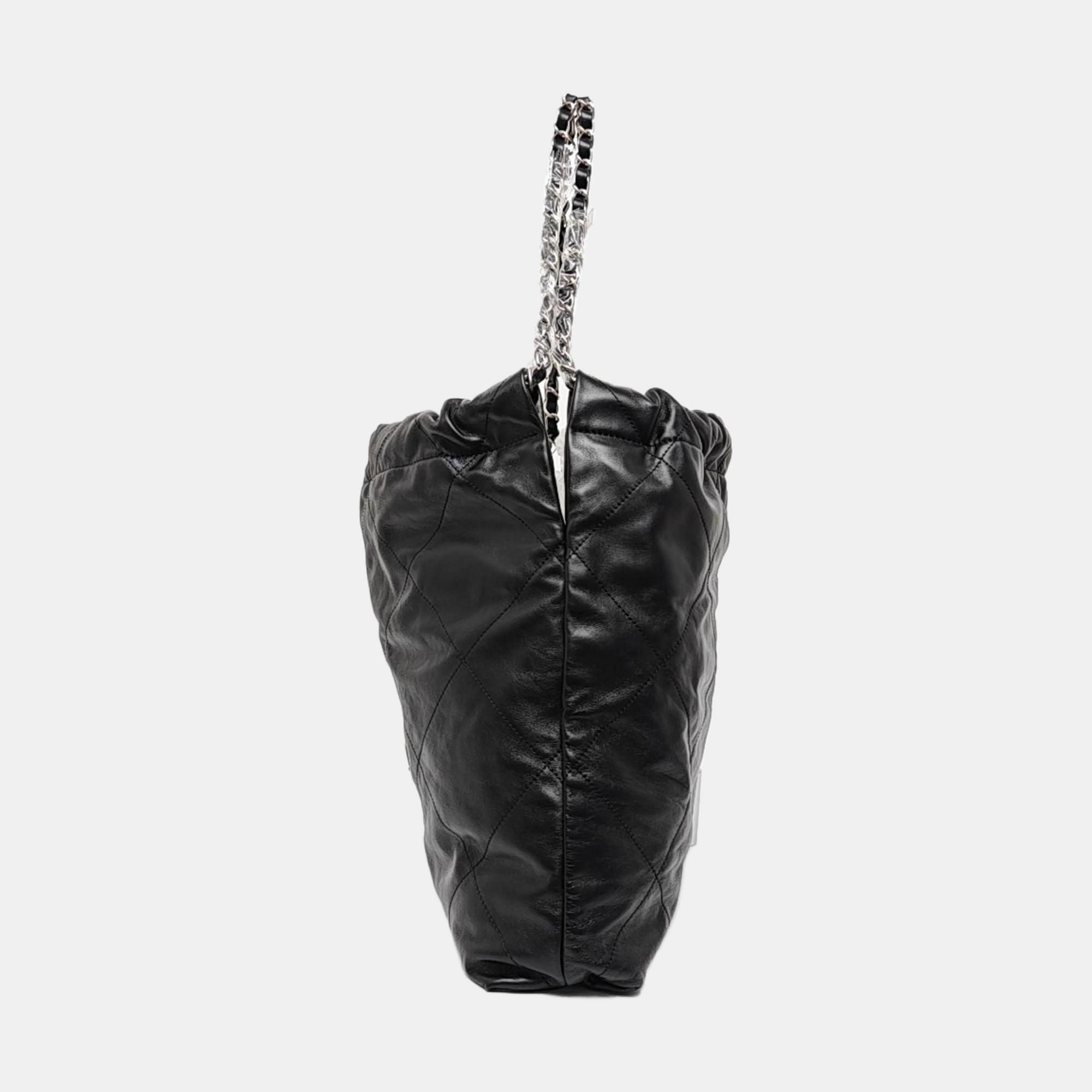 CHANEL 22 Medium Quilted Calfskin Black