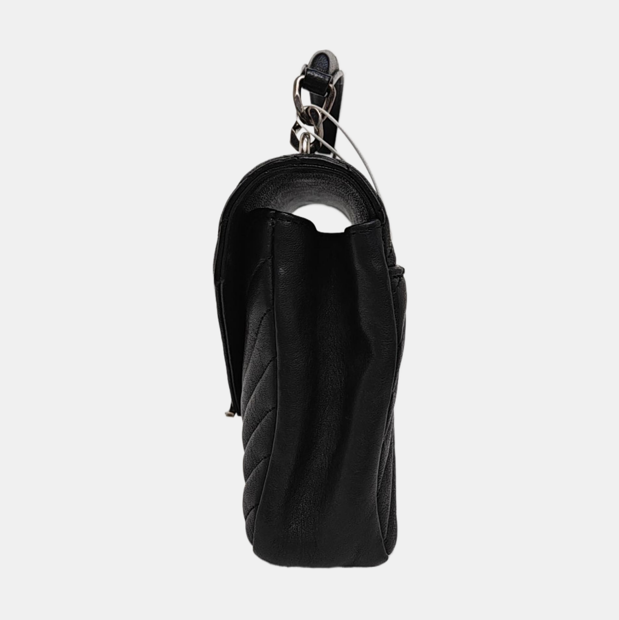Authenticated pre-owned  COLLEGE Medium Chevron, Quilted Lambskin Black - Shoulder Bag at Looply