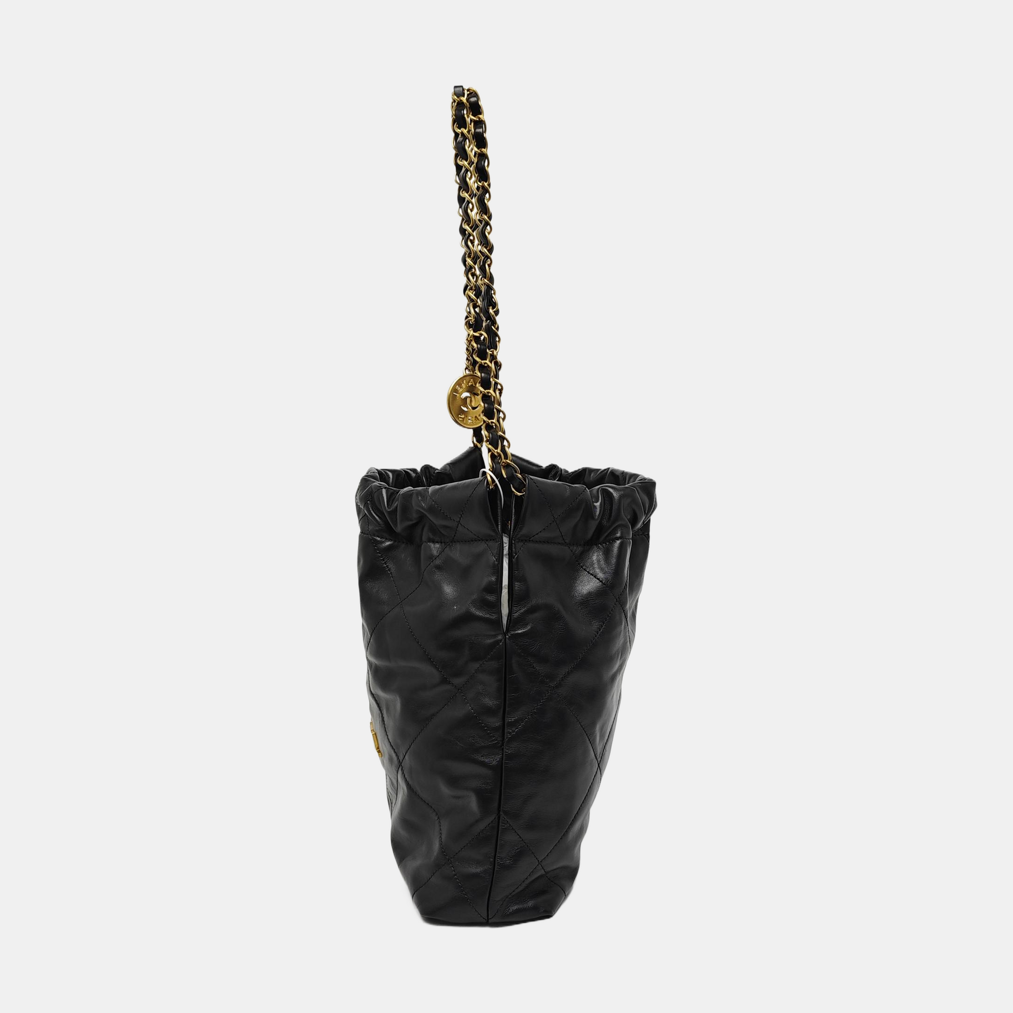 CHANEL 22 Small Quilted Calfskin Black