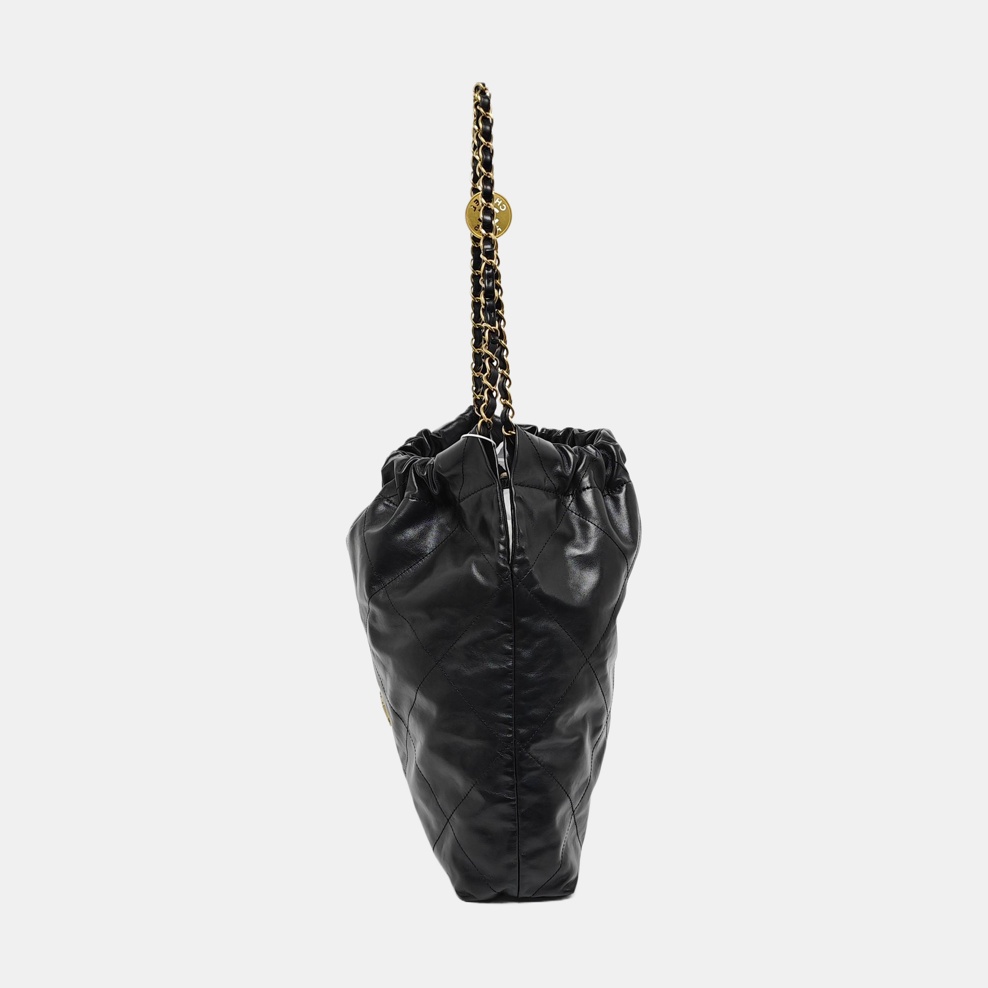 CHANEL 22 Medium Quilted Calfskin Black