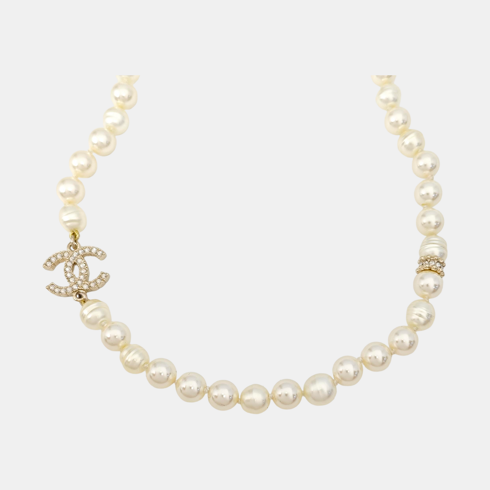 Faux Pearl White Necklace