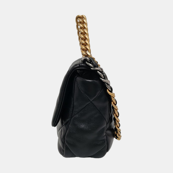 CHANEL 19 Pequeño Piel de Cordero Acolchada Negro