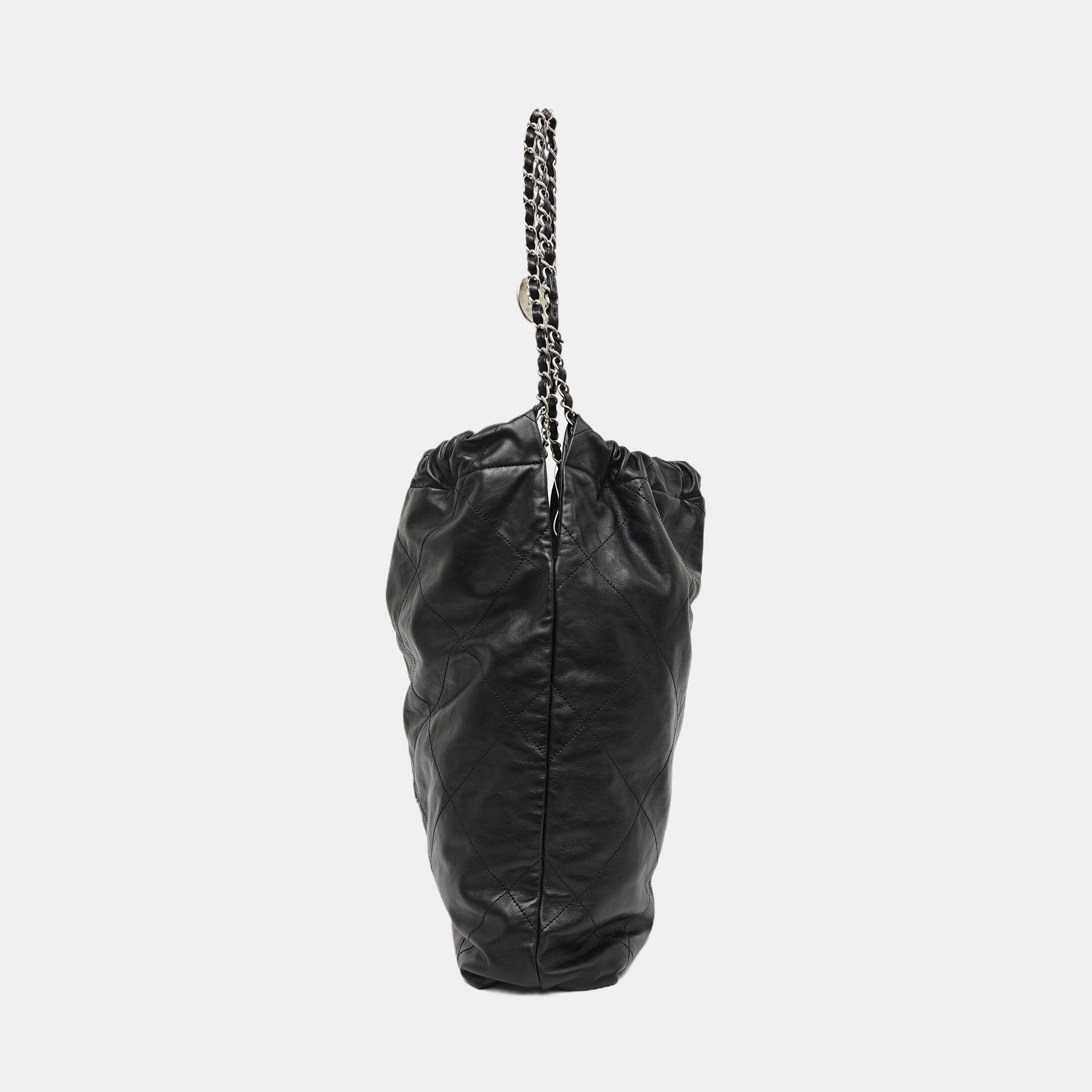 CHANEL 22 Medium Quilted Calfskin Black