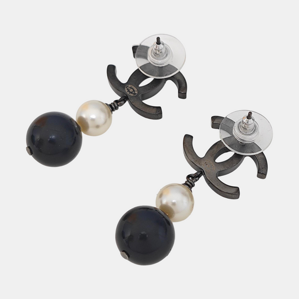 CC Logo Metal Black Earrings