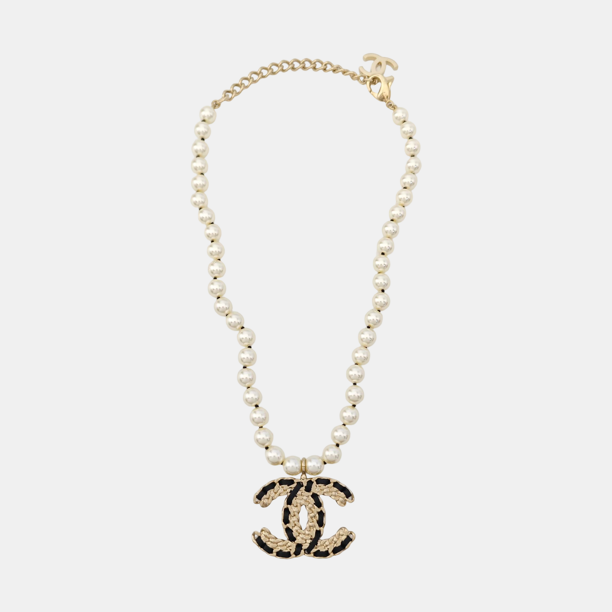 Faux Pearl White Necklace