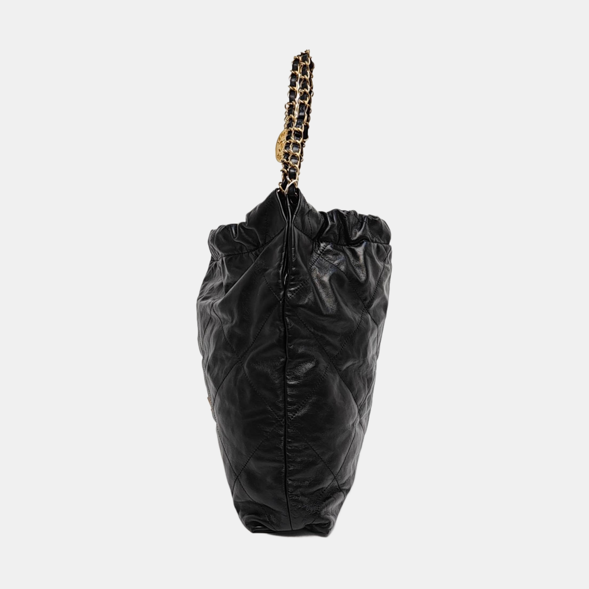 CHANEL 22 Medium Quilted Calfskin Black