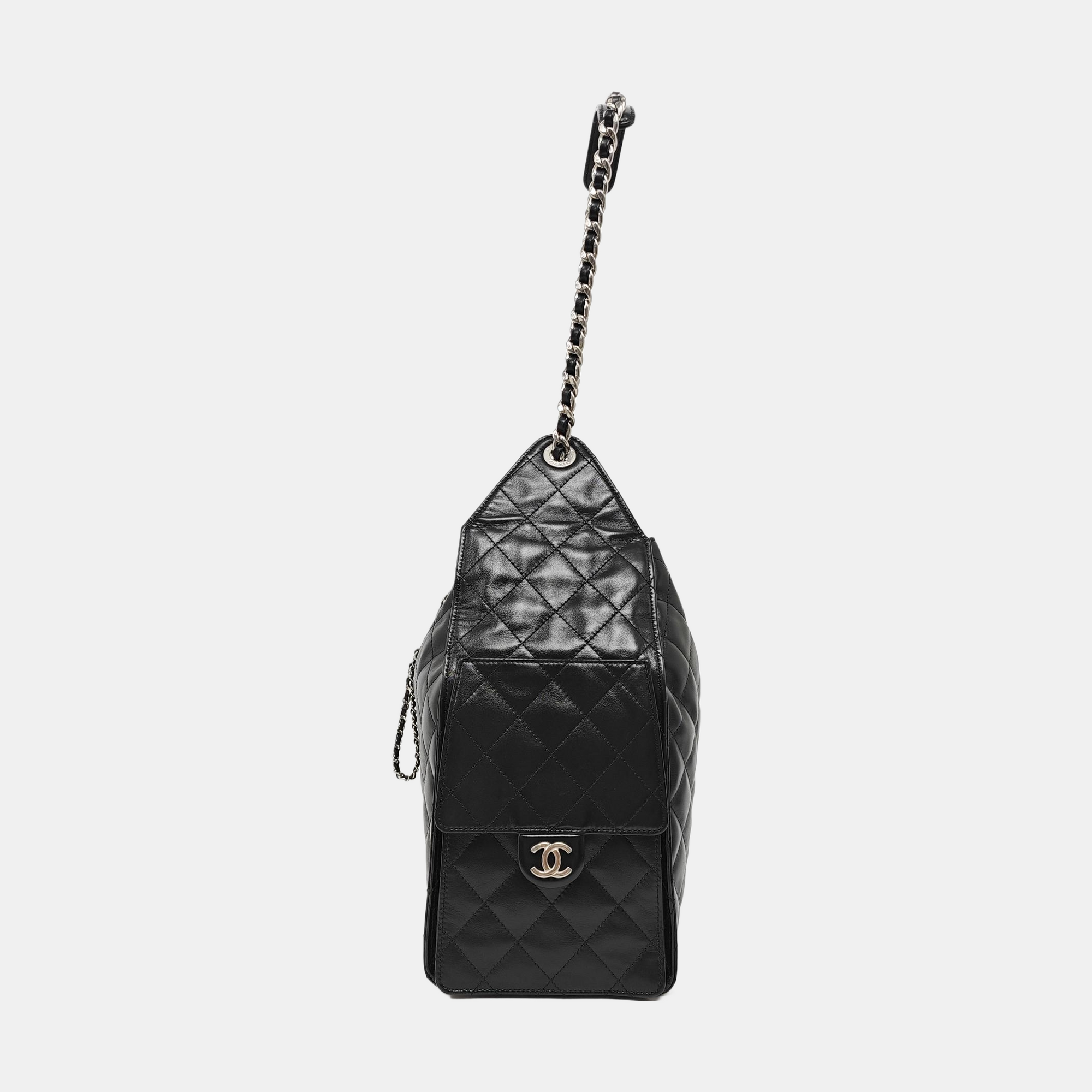 CHANEL 25 Medium Quilted Calfskin Black