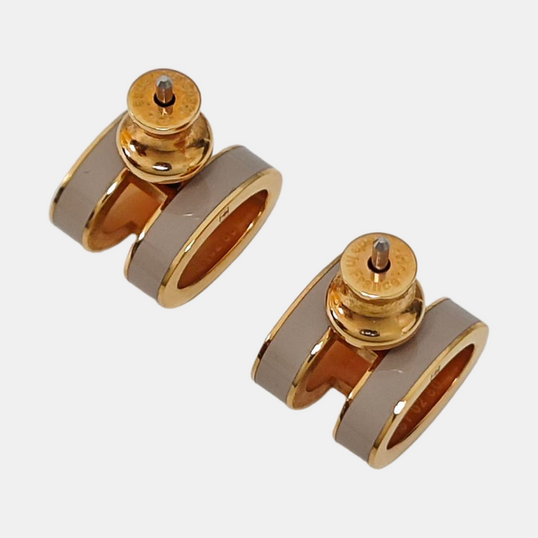 Pop H Metal Gray Stud Earrings