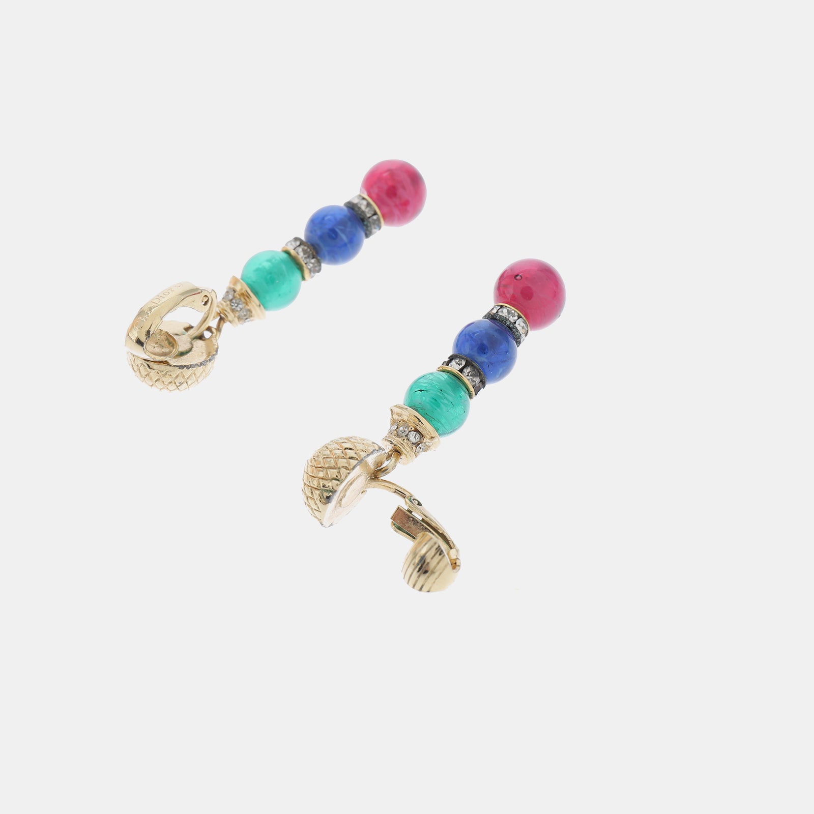 Pendientes dorados de metal con el logo CD en forma de columpio
