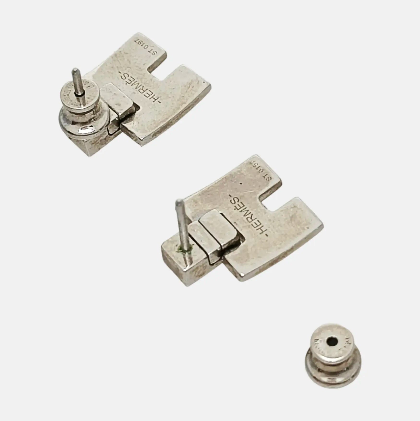 Eileen Metal Silver Stud Earrings