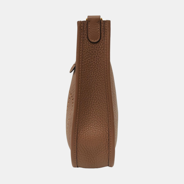 Evelyne 17 Clemence Brown