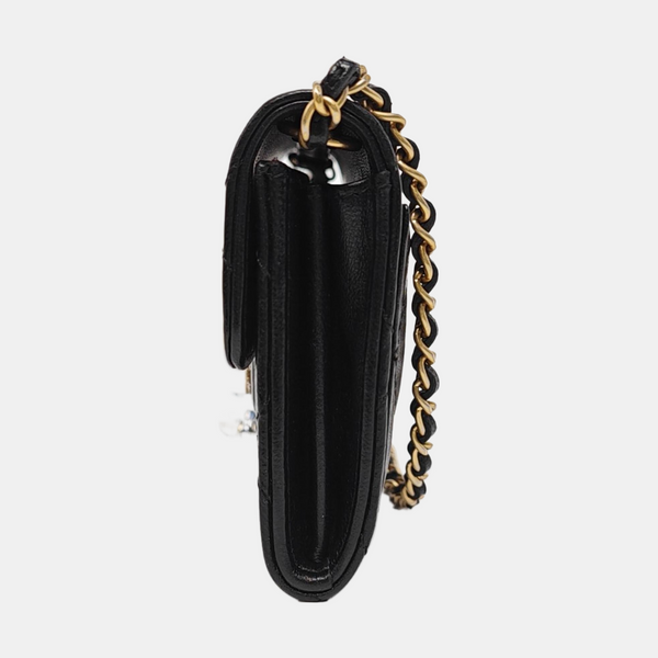 Authenticated pre-owned  CLASSIC FLAP Quilted Lambskin Black - Crossbody Bag at Looply