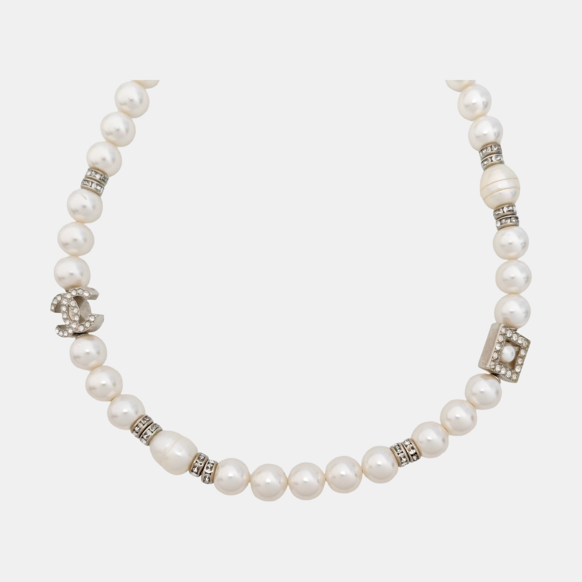 Faux Pearl White Necklace