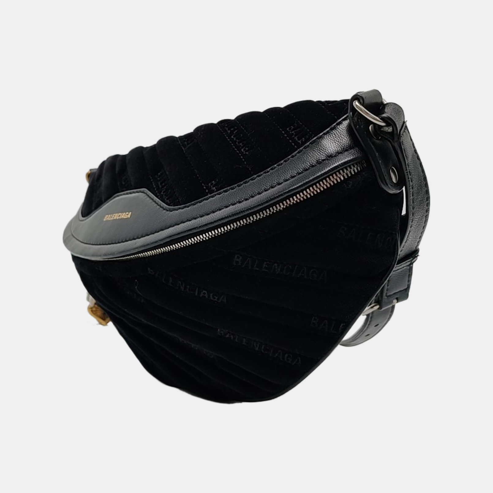 Souvenirs Velvet Black