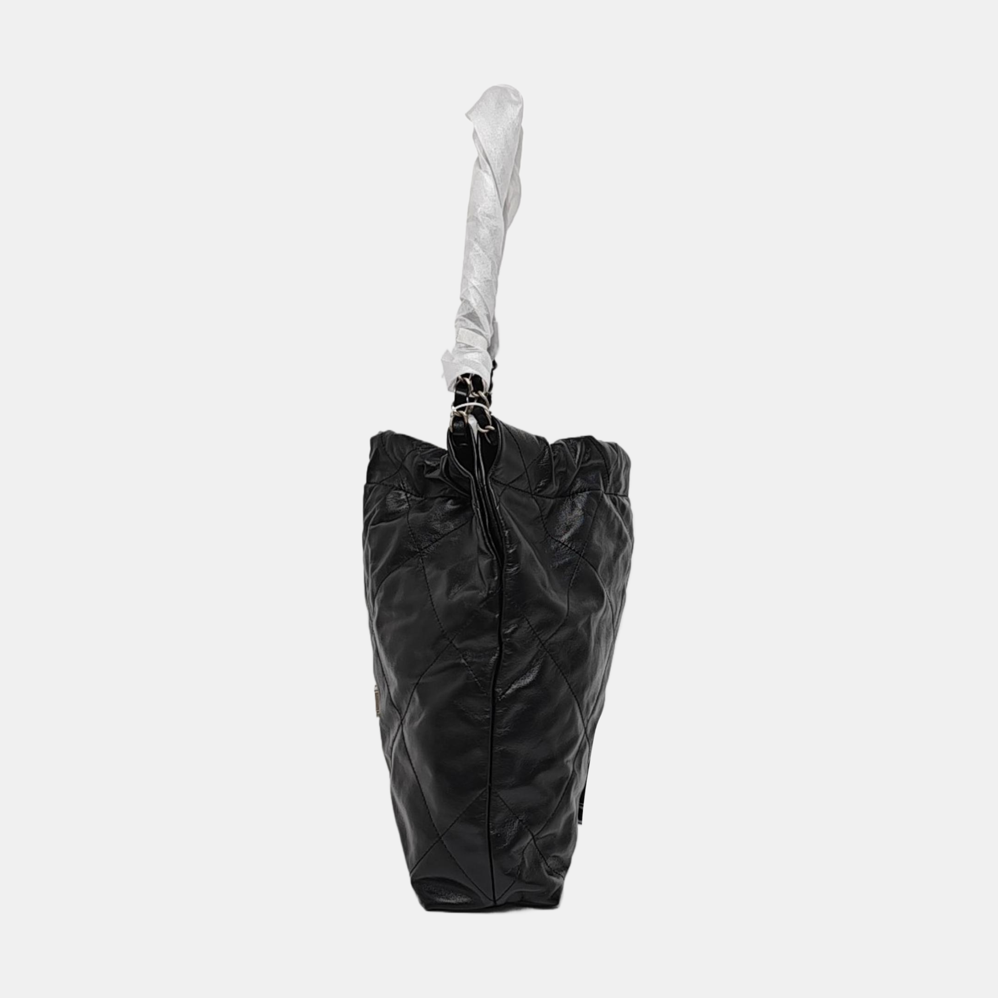 CHANEL 22 Small Quilted Calfskin Black