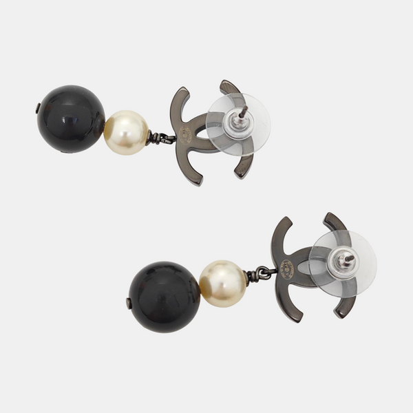 CC Logo Metal Black Earrings