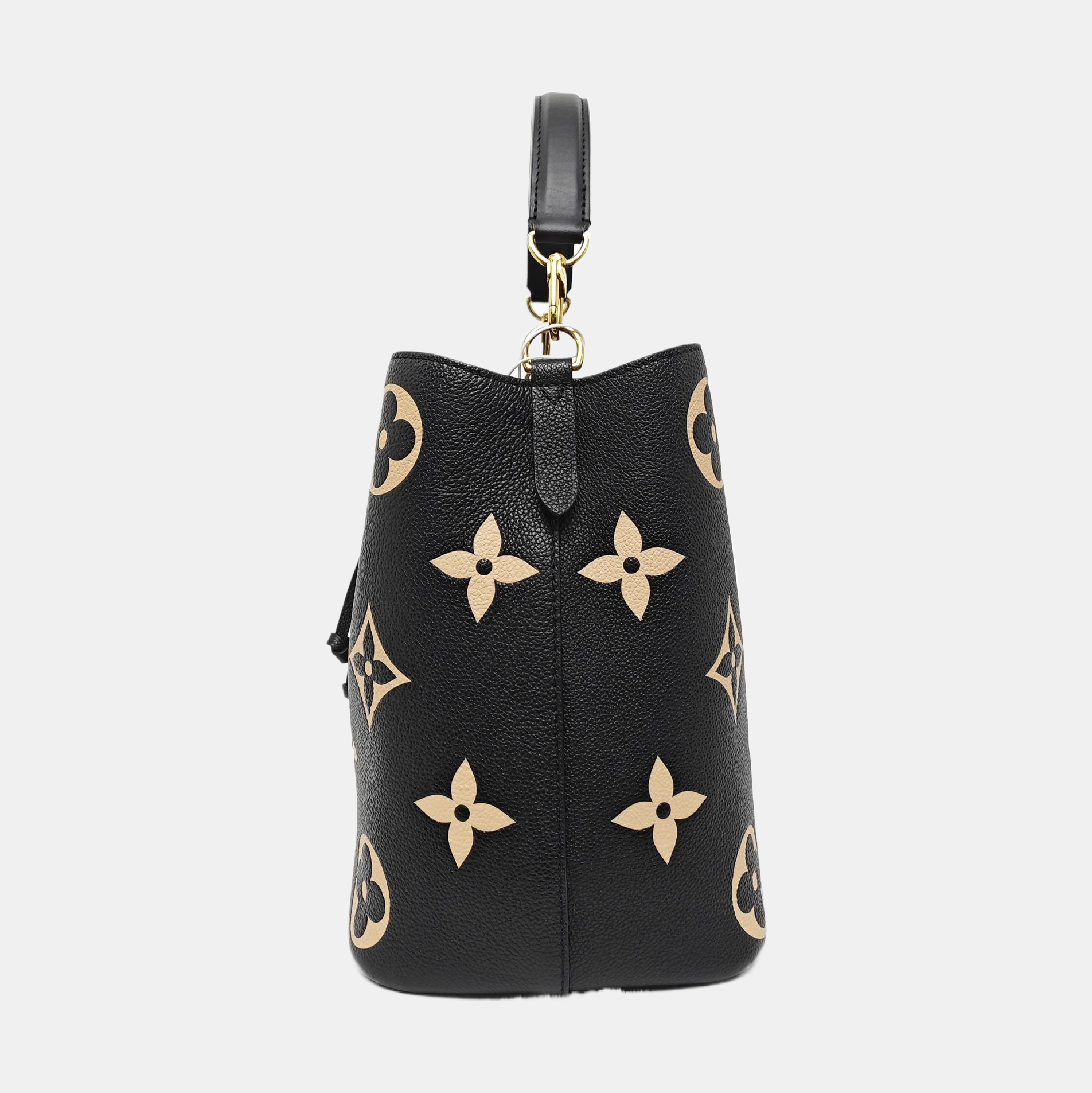NÉONOÉ MM Calfskin Black