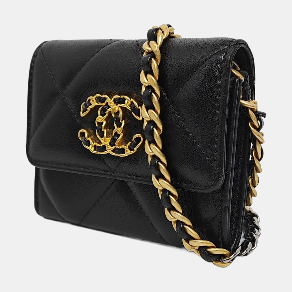 Authenticated pre-owned  CHANEL 19 Small Quilted Lambskin Black - Shoulder Bag at Looply