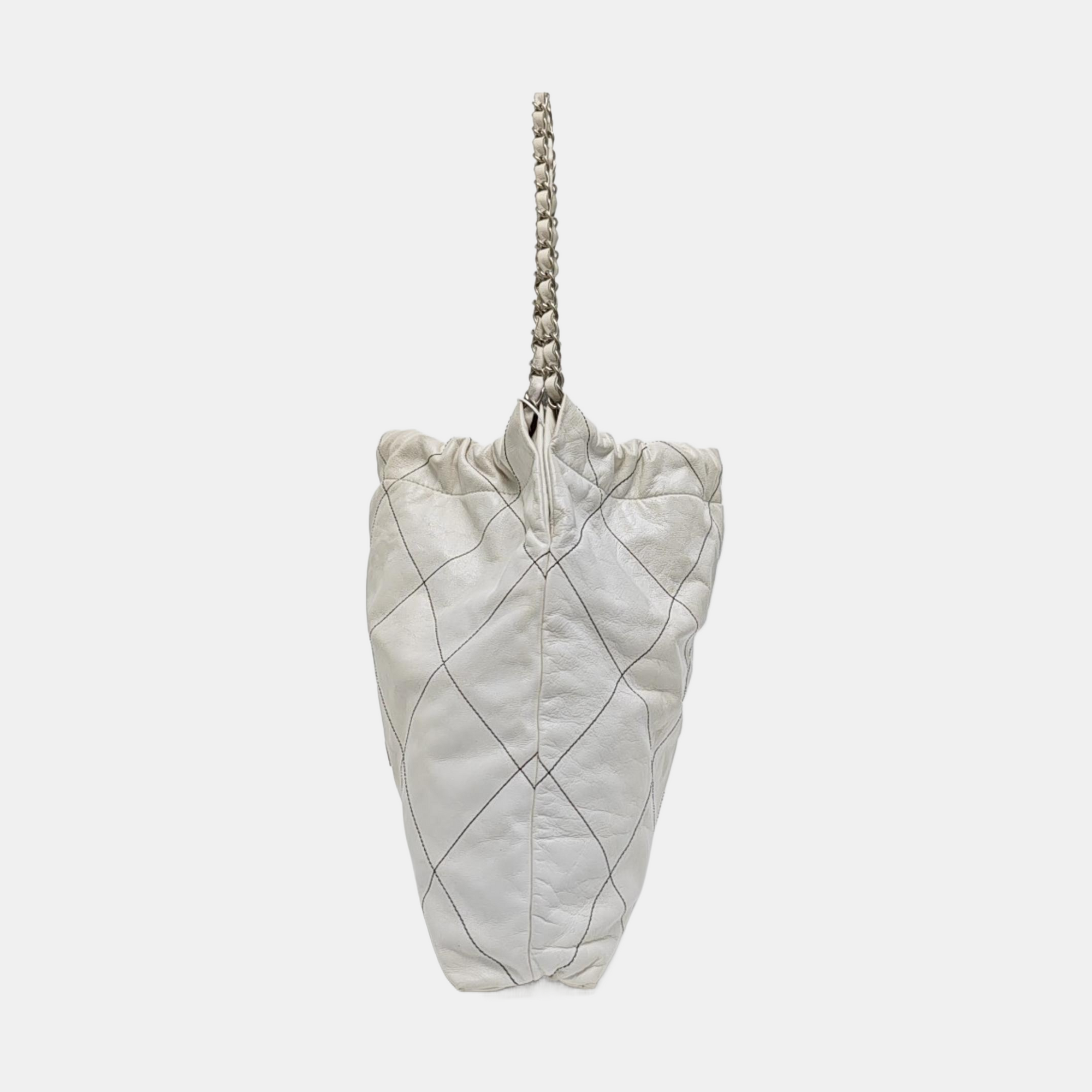 CHANEL 22 Medium Quilted Calfskin White