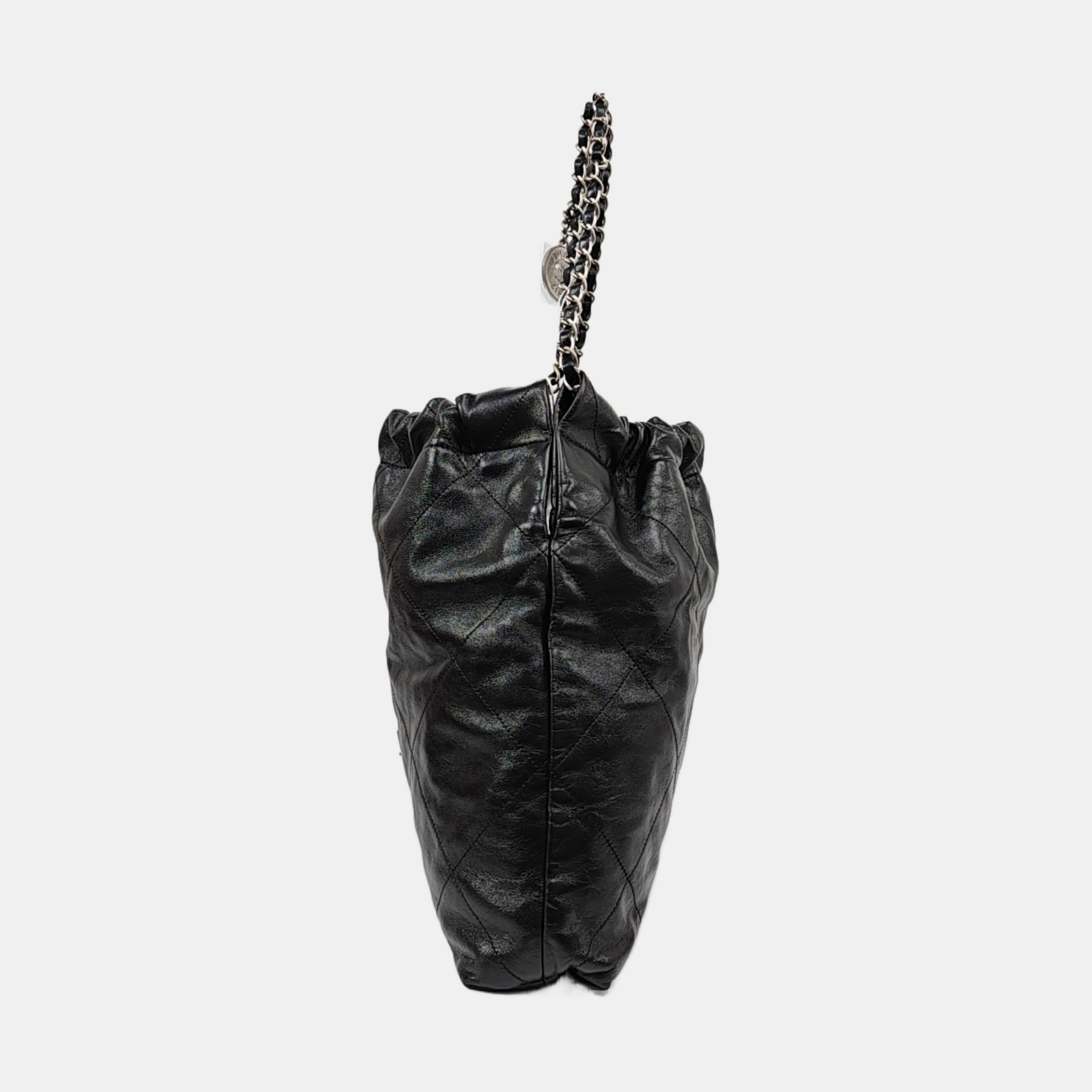 CHANEL 22 Medium Quilted Calfskin Black