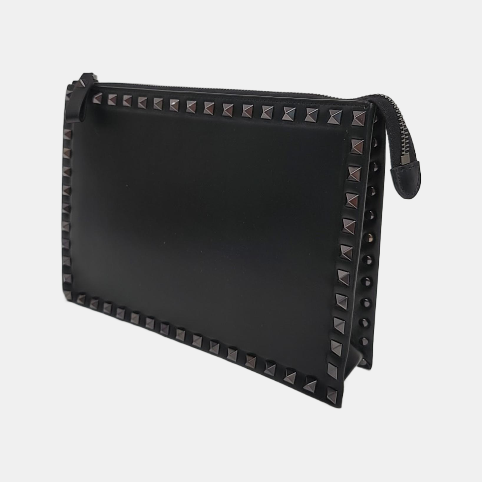 Authenticated pre-owned  Rockstud Calfskin Black - Clutch at Looply