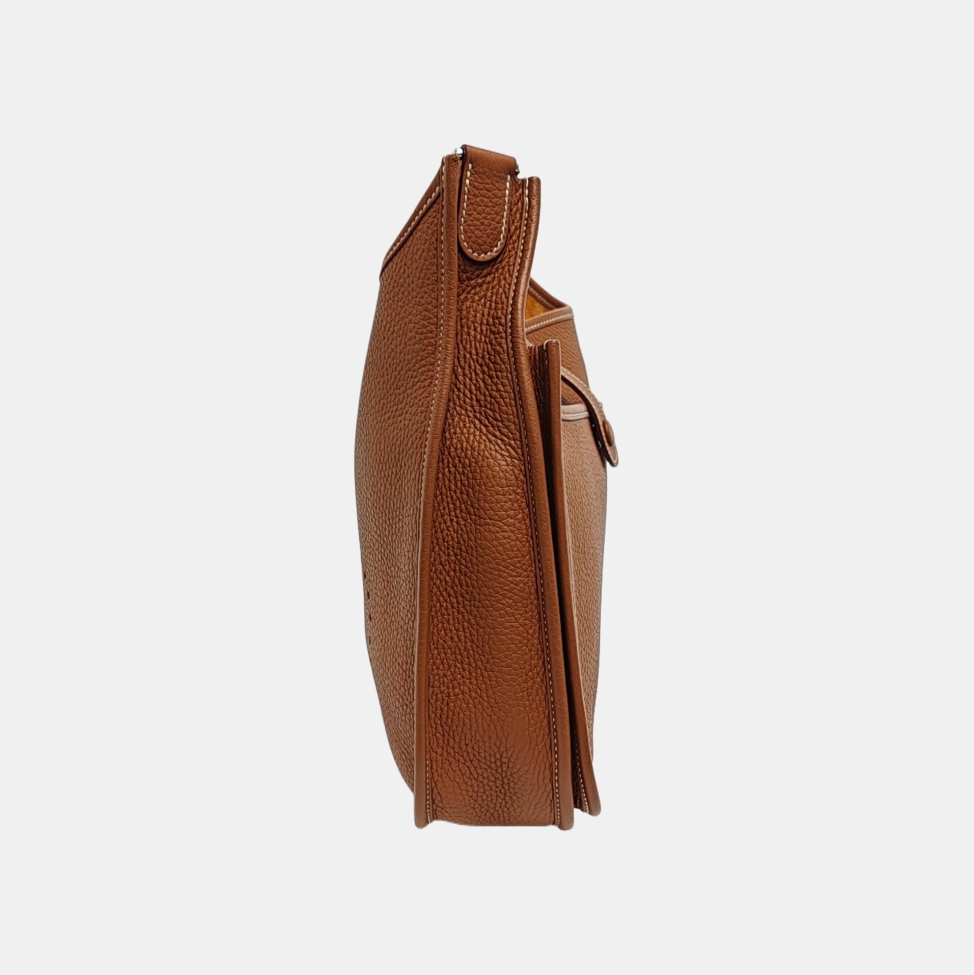 Evelyne 29 Clemence Brown