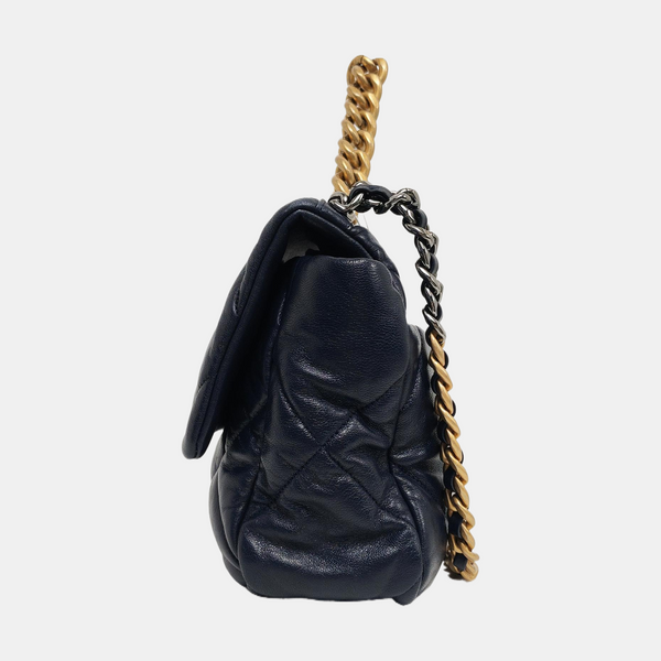 CHANEL 19 Grande de piel de cordero acolchada azul