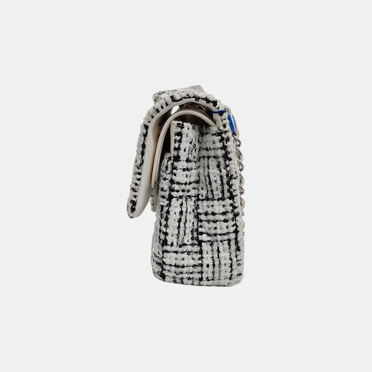 Authenticated pre-owned  CLASSIC FLAP Medium Wool White - Shoulder Bag at Looply